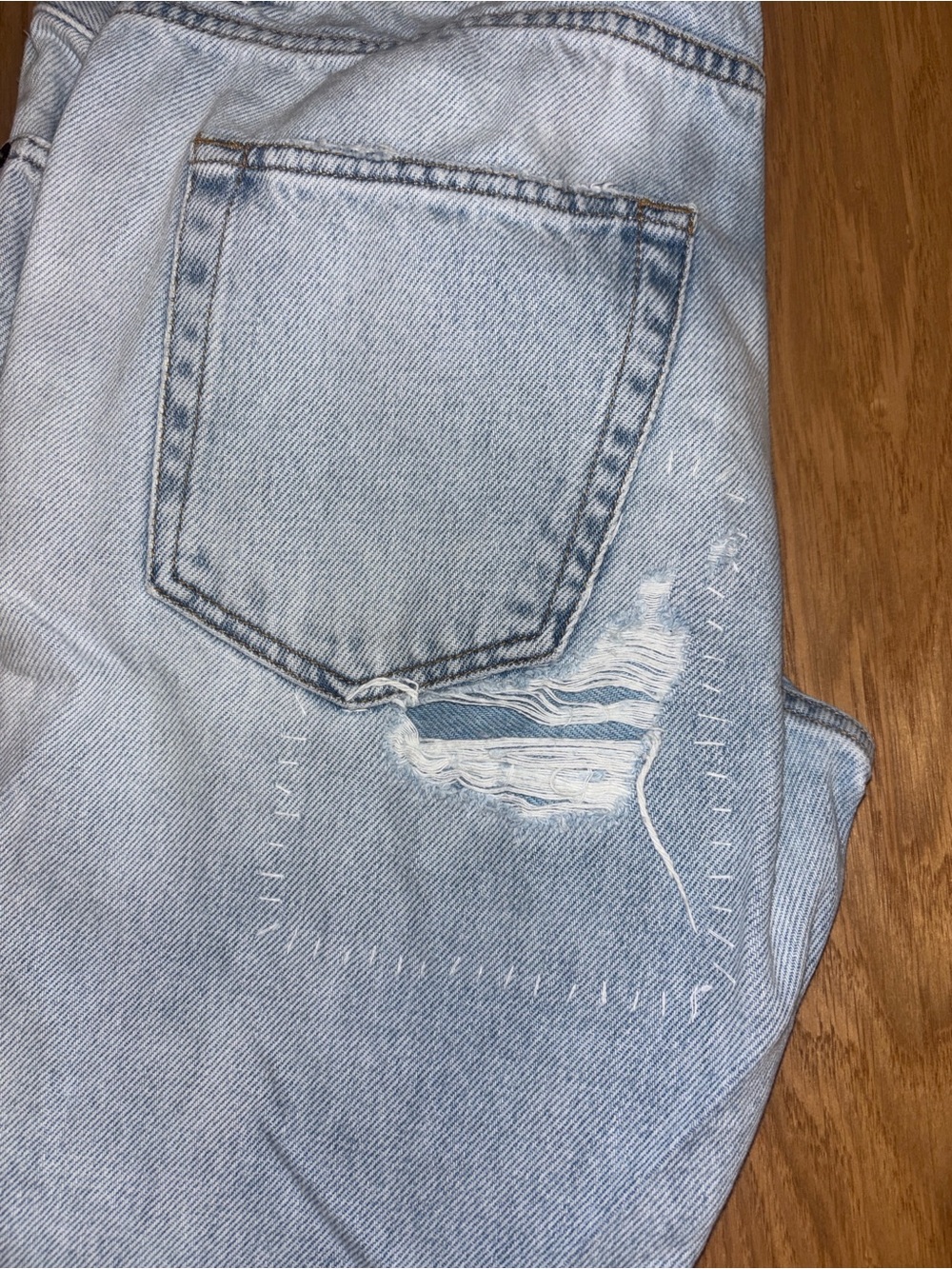 Saint Laurent Light Wash Blue Slim Jeans with Distressed Back Pocket - D18 M/SL-